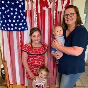 Meet your Posher, Lora